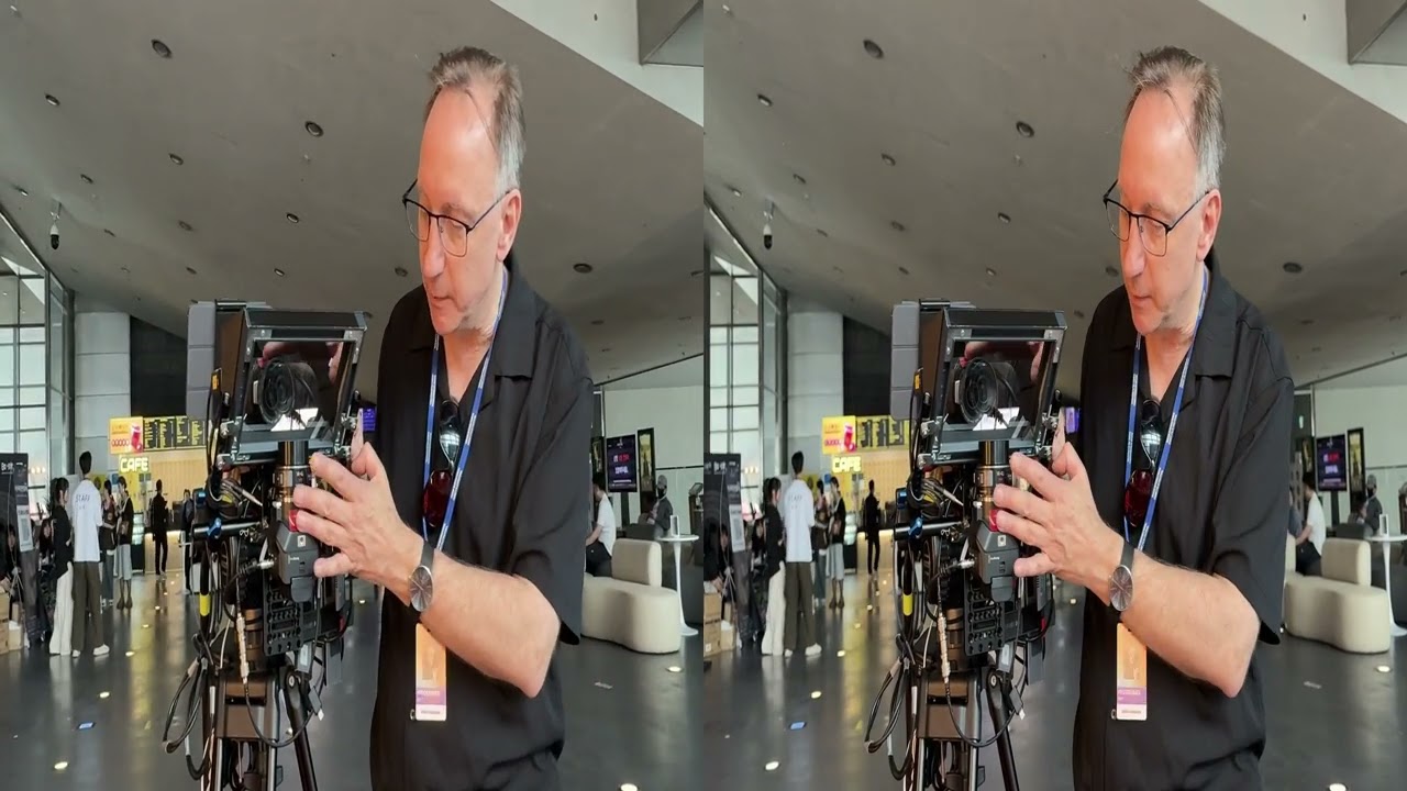 Stereoscopic image of Alaric Hamacher presenting the completed beamsplitter rig